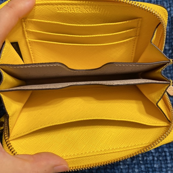 Michael Kors Small Wrist Wallet - Picture 3 of 5